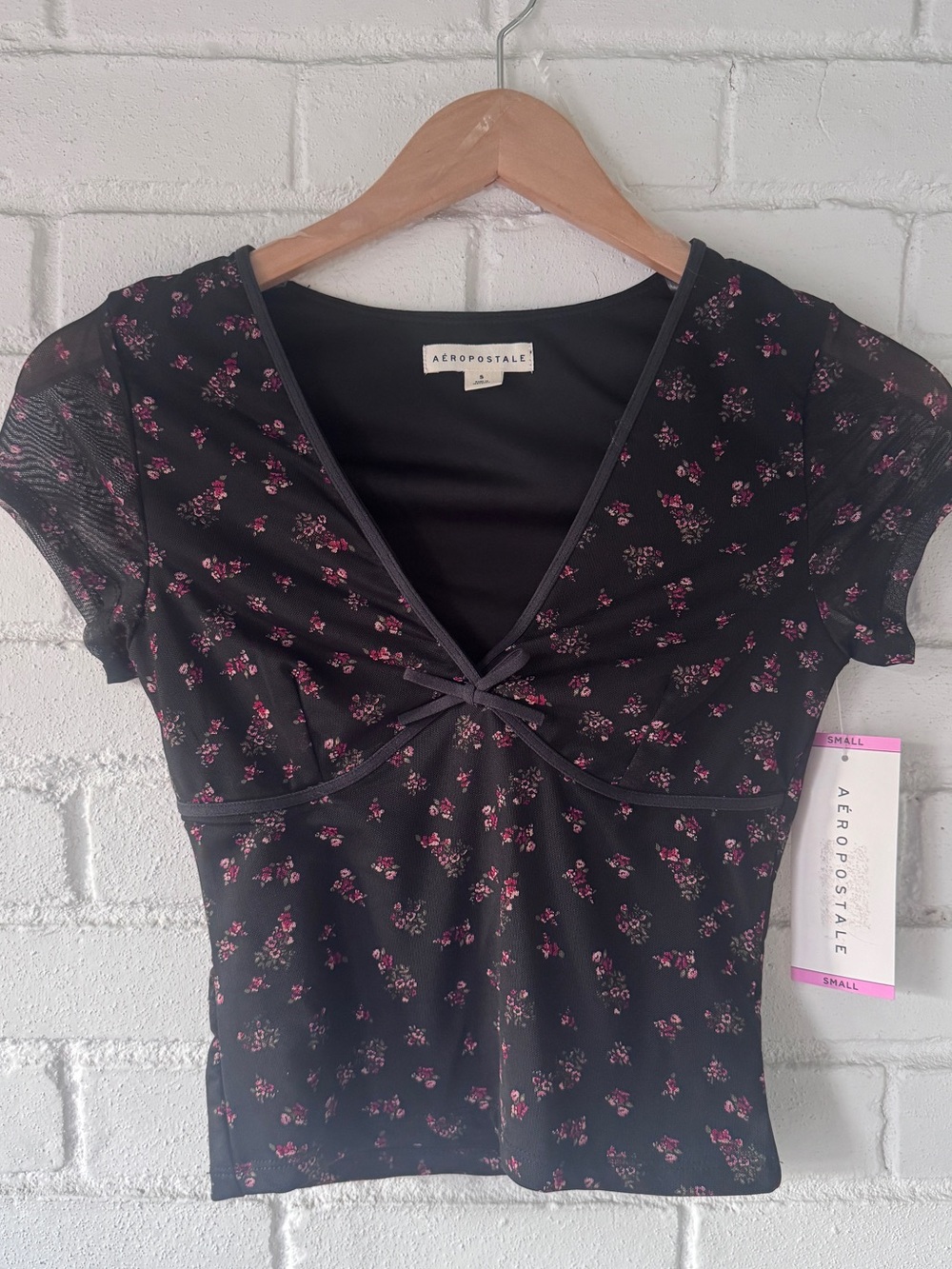 Aeropostale Black Floral Mesh Crop Top - Womens Size 2-4 SMALL *NWT*